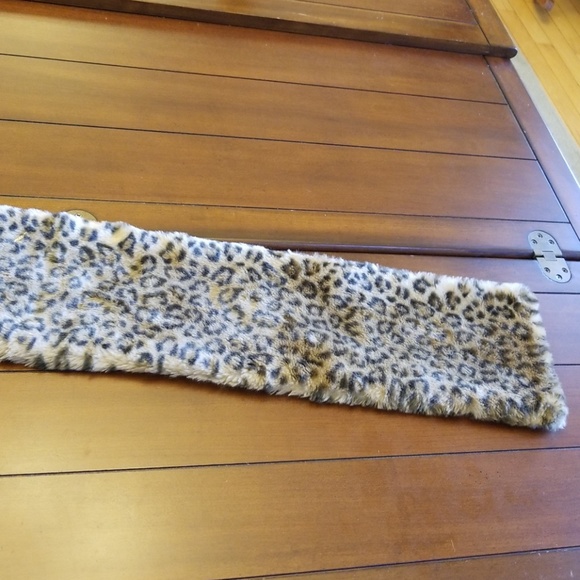 FAUX FUR ๐ NECK WRAP - Picture 5 of 7